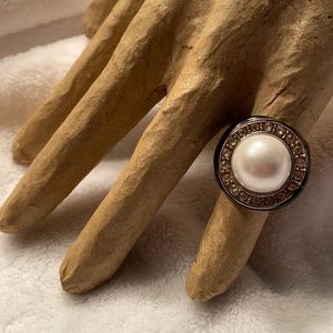 Crystal, Pearl, and Black Acrylic Cocktail Statement Ring size 7